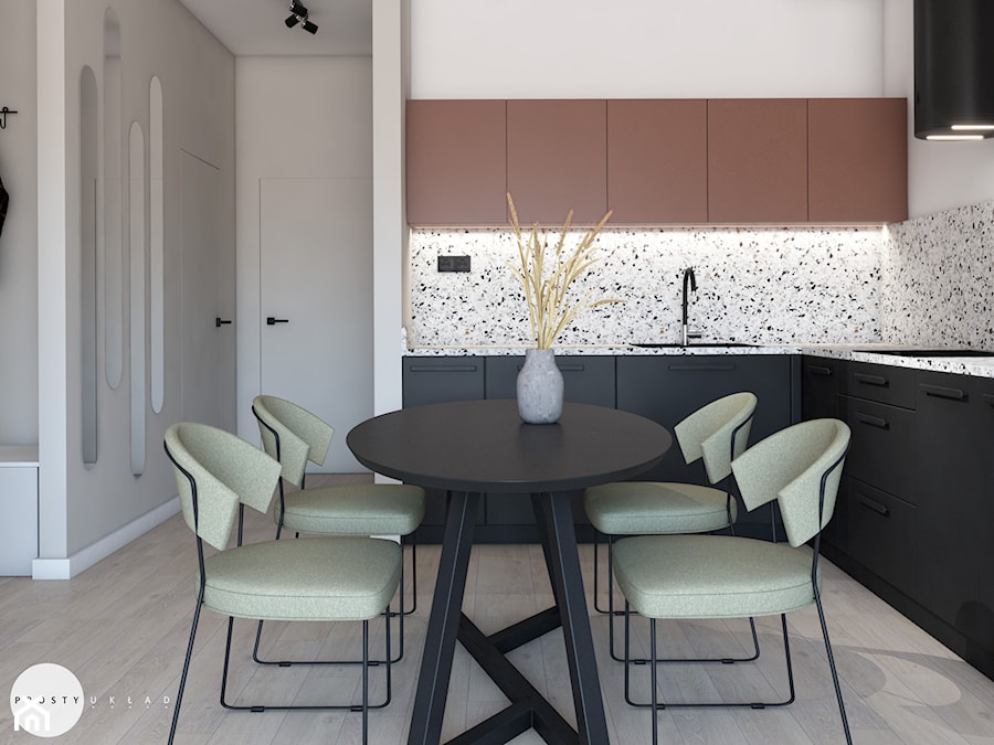 Cozy minimalism - Mała otwarta biała szara z zabudowaną lodówką z nablatowym zlewozmywakiem kuchnia w kształcie litery l z marmurem nad blatem kuchennym, styl minimalistyczny - zdjęcie od PROSTY UKŁAD - ARCHITEKTURA WNĘTRZ