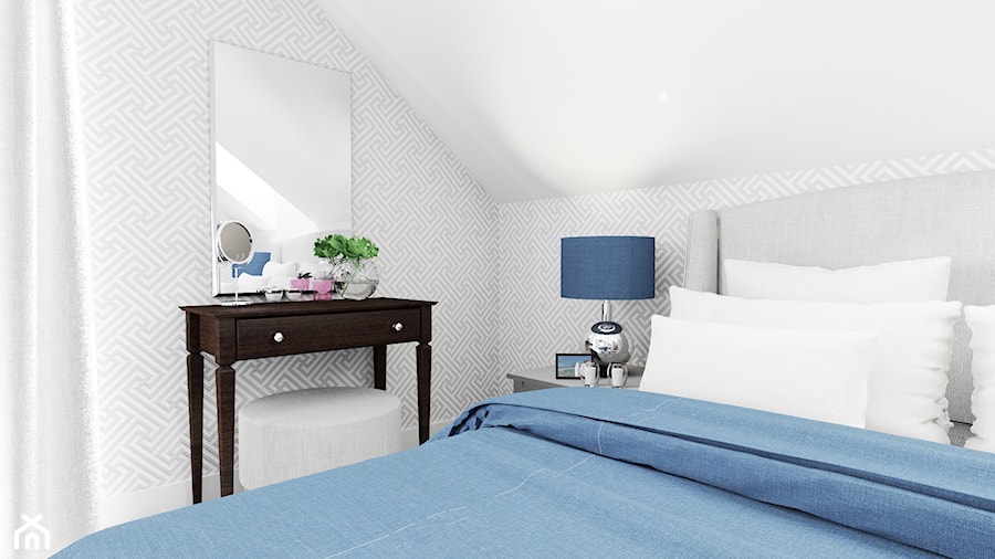 Projekt rezydencji pod Ostrowem Wielkopolskim - Mała biała sypialnia na poddaszu, styl glamour - zdjęcie od Interior Koncept Projektowanie Wnetrz