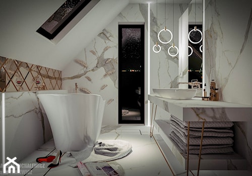 Zielona Góra - wnętrze luksusowej łazienki na poddaszu - Średnia na poddaszu z lustrem z marmurową podłogą łazienka z oknem, styl glamour - zdjęcie od ARTchitektura Michalewicz