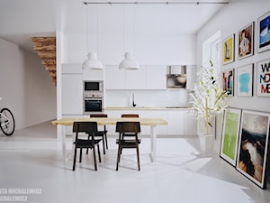 Zielona Góra - wnętrze hipsterskiego salonu - Średnia otwarta biała z zabudowaną lodówką z nablatowym zlewozmywakiem kuchnia jednorzędowa z oknem, styl minimalistyczny - zdjęcie od ARTchitektura Michalewicz