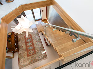 Schody dębowe z balustradą szklaną i stalową poręczą - Schody, styl nowoczesny - zdjęcie od ZPD KAMI schody drewniane