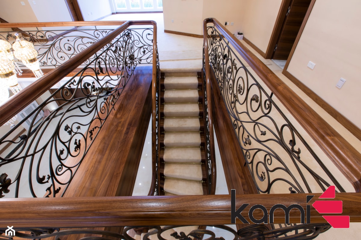 Schody drewniane - orzech amerykański - Schody, styl tradycyjny - zdjęcie od ZPD KAMI schody drewniane - Homebook