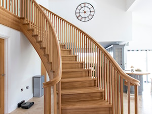 Zakręcone dębowe schody - Schody, styl tradycyjny - zdjęcie od ZPD KAMI schody drewniane