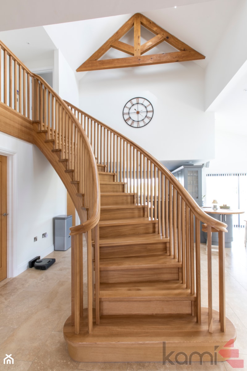 Zakręcone dębowe schody - Schody, styl tradycyjny - zdjęcie od ZPD KAMI schody drewniane