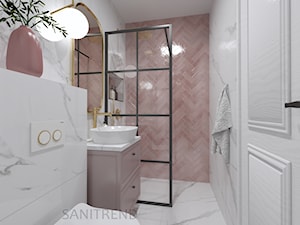 Marmurowa łazienka z różową jodełką - Mała z lustrem łazienka, styl tradycyjny - zdjęcie od SANITREND Salon Łazienek
