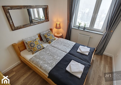 Apartamenty na wynajem w Szczyrku - Mała biała sypialnia, styl skandynawski - zdjęcie od ART EFFECT Adam Miozga