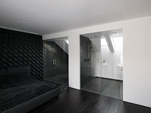 Sypialnia z łazienką na poddaszu - zdjęcie od Zbroinska