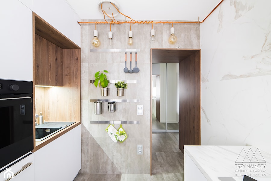 Mieszkanie w wielkiej płycie - Średnia zamknięta szara z zabudowaną lodówką z nablatowym zlewozmywakiem kuchnia jednorzędowa, styl minimalistyczny - zdjęcie od Trzy Namioty