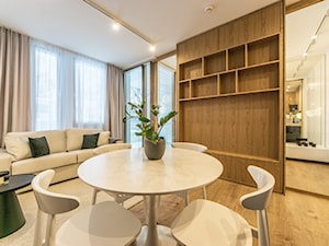 Projekt mieszkanie w Gdańsku - nad morzem - styl nowoczesny - salon biały i jasne drewno - zdjęcie od Le-DESIGN