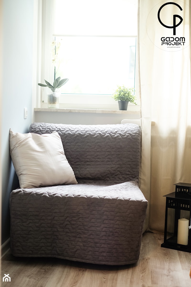 Wynajem i podział przestrzeni - Mała biała sypialnia, styl tradycyjny - zdjęcie od Gadom Projekt