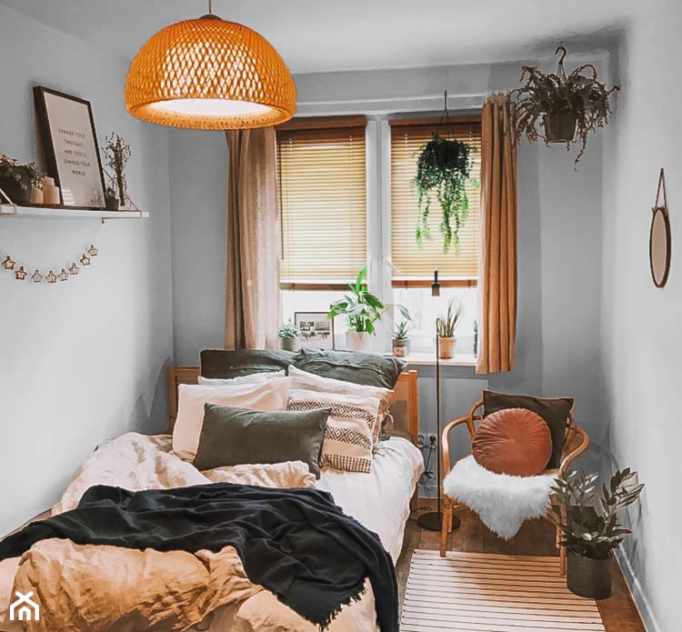 Żaluzje bambusowe + zasłony w sypialni - Nasze Domowe Pielesze - zdjęcie od Nasze Domowe Pielesze - Homebook