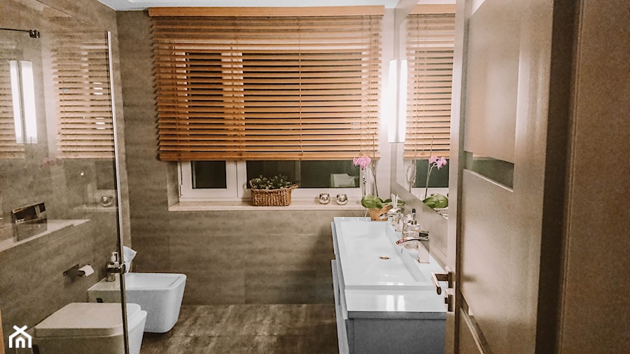 Żaluzja bambusowa 50mm w łazience - Nasze Domowe Pielesze - zdjęcie od Nasze Domowe Pielesze