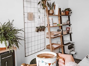Małe białe biuro, styl minimalistyczny - zdjęcie od Nasze Domowe Pielesze