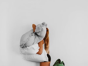 SZTUKA WSTAWANIA - poszewka na poduszkę z falbanką - zdjęcie od Nasze Domowe Pielesze