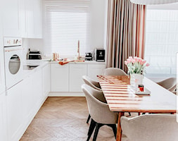 Biała żaluzja drewniana - kuchnia w stylu Glamour - zdjęcie od Nasze Domowe Pielesze - Homebook