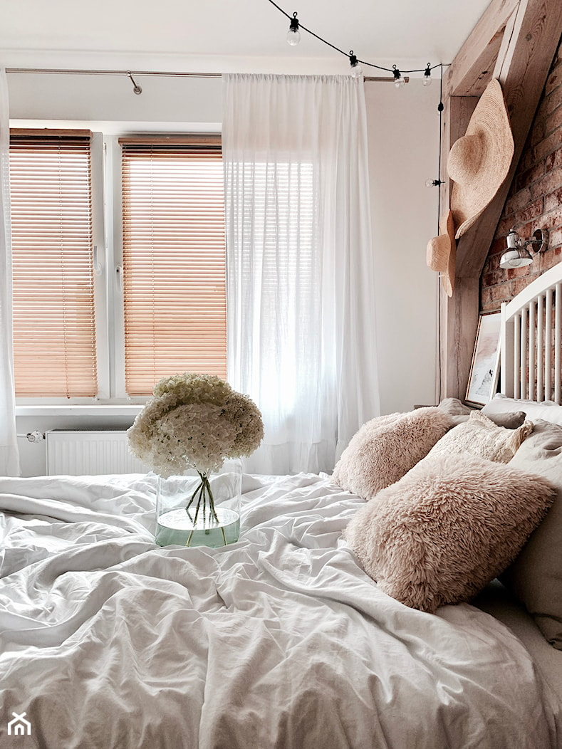 Żaluzje bambusowe w sypialni - NASZE DOMOWE PIELESZE - zdjęcie od Nasze Domowe Pielesze - Homebook