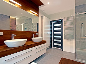 Nowoczesna łazienka - Średnia bez okna z lustrem z dwoma umywalkami z punktowym oświetleniem łazienka, styl minimalistyczny - zdjęcie od MaxDesigner
