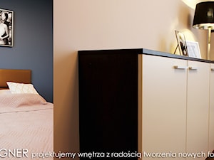 Mieszkanie na Os. Złocień - Mała biała czarna sypialnia, styl nowoczesny - zdjęcie od MaxDesigner