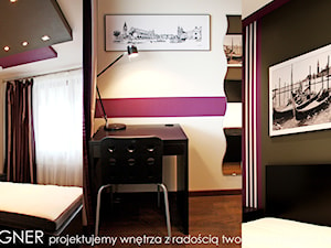 Mieszkanie pod wynajem na Os. Europejskim - Mała biała czarna z biurkiem sypialnia, styl nowoczesny - zdjęcie od MaxDesigner