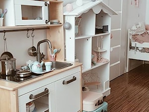 Moje mieszkanie - Średni biały pokój dziecka dla dziecka dla nastolatka dla dziewczynki, styl tradycyjny - zdjęcie od nieoptymistka