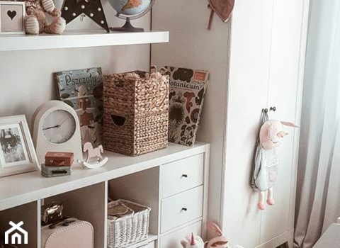 Moje mieszkanie - Mały szary pokój dziecka dla dziecka dla dziewczynki, styl tradycyjny - zdjęcie od nieoptymistka