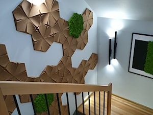 Panele korkowe 3D na klatce schodowej - zdjęcie od myMODULO Ubierzemy Twoje ściany