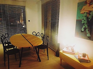 Stół o naturalistycznej formie liścia na nogach ze stali malowanej na kolor czarny - zdjęcie od Gioia Furniture