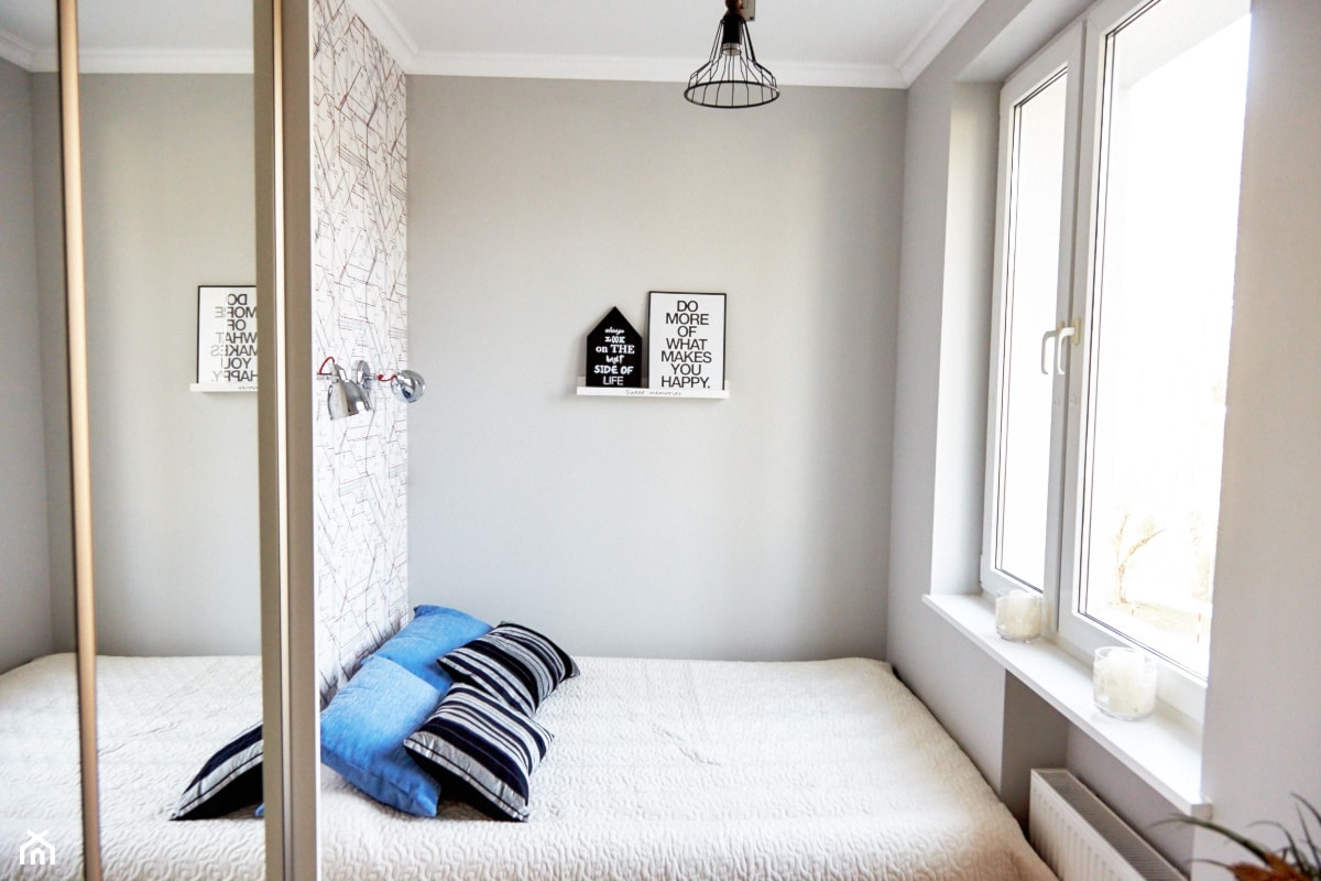 Jak z pokoju z kuchnią zrobiłam mieszkanie 2 pokojowe. - Mała szara sypialnia, styl skandynawski - zdjęcie od alinakar@op.pl - Homebook