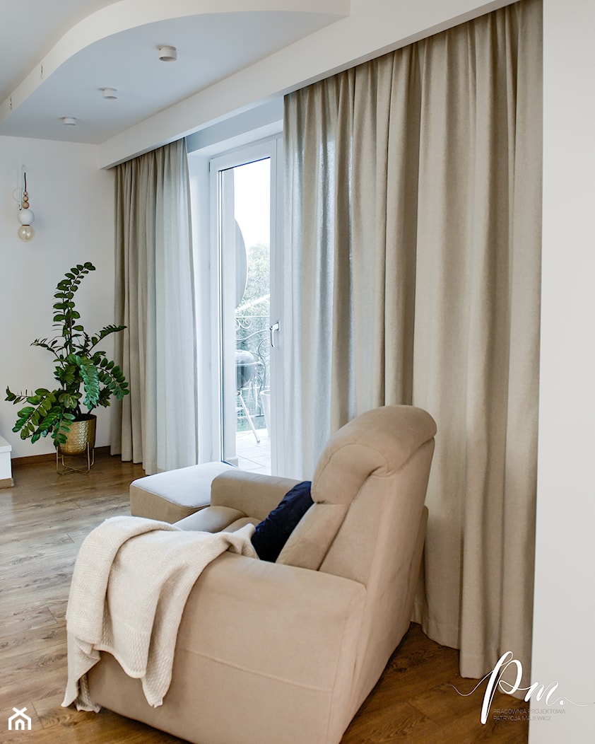 nowoczesny, minimalistyczny salon z jadalnią w domu jednorodzinnym - Salon, styl minimalistyczny - zdjęcie od Pracownia.Pmajewicz - Homebook