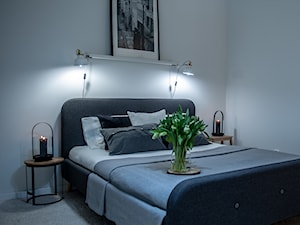 minimalistyczna sypialnia w stylu eklektycznym, skandynawskim