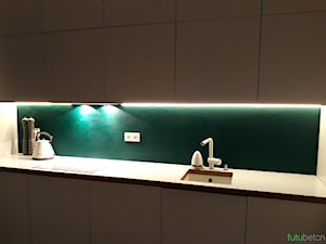 Butelkowa zieleń w kuchni - zdjęcie od FutuBeton