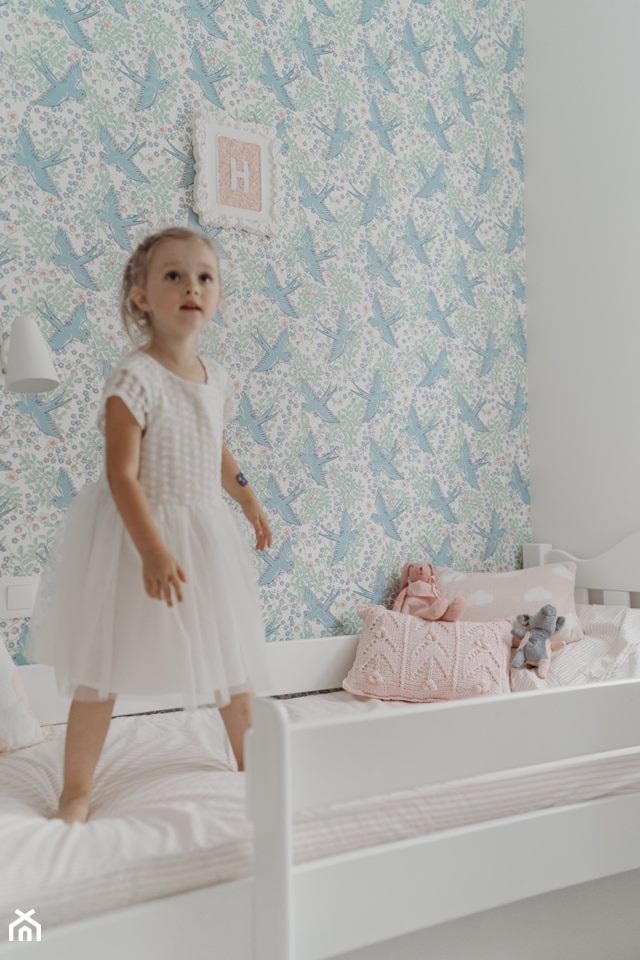 ROMANTYCZNA PROWANSJA - Mały biały niebieski pokój dziecka dla dziecka dla dziewczynki - zdjęcie od LOUBA - Homebook