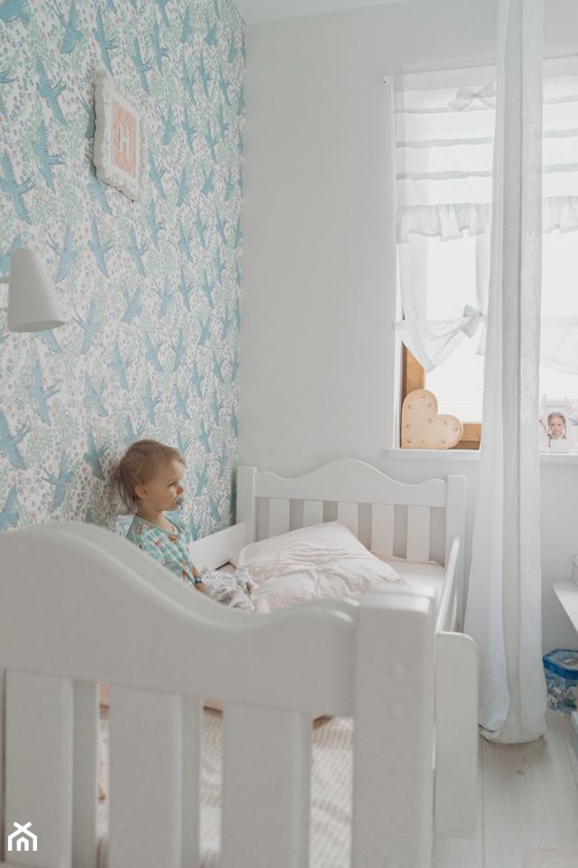 ROMANTYCZNA PROWANSJA - Mały biały niebieski pokój dziecka dla dziecka dla chłopca dla dziewczynki - zdjęcie od LOUBA - Homebook
