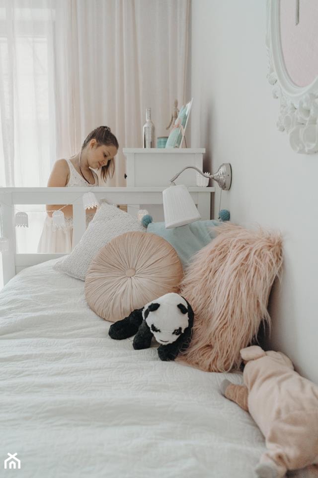 ROMANTYCZNA PROWANSJA - Mały biały pokój dziecka dla nastolatka dla dziewczynki - zdjęcie od LOUBA