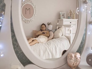 ROMANTYCZNA PROWANSJA - Średni szary pokój dziecka dla dziecka dla dziewczynki - zdjęcie od LOUBA