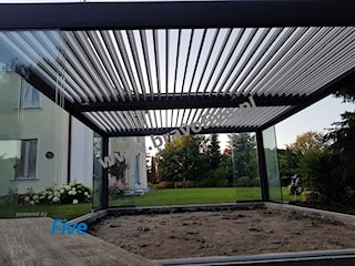 Nowoczesna pergola z dachem żaluzjpwym 