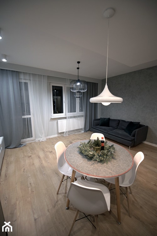 Mieszkanie w stonowanych barwach pod sprzedaż - Salon, styl skandynawski - zdjęcie od Ewa Karczewska Interiors