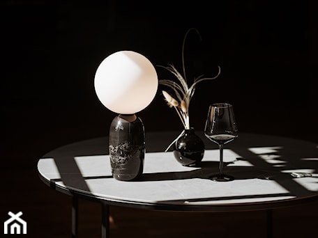 Aranżacje wnętrz - Salon: Lampa stołowa Roma - Pallero Light and Object. Przeglądaj, dodawaj i zapisuj najlepsze zdjęcia, pomysły i inspiracje designerskie. W bazie mamy już prawie milion fotografii!