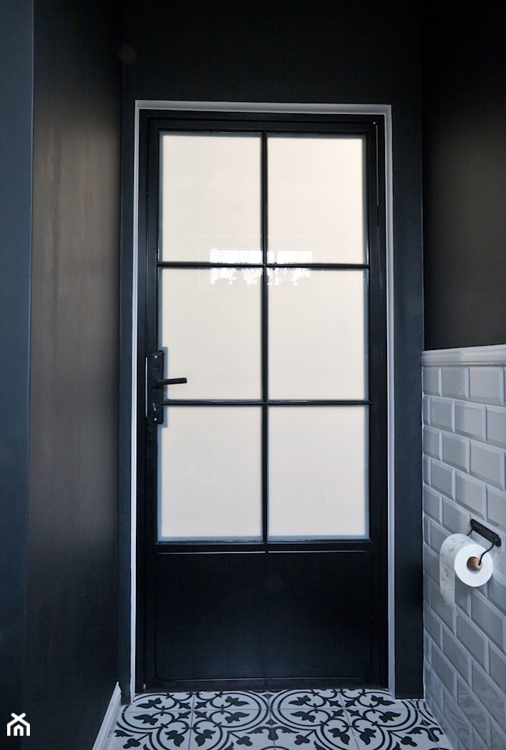 Drzwi jednoskrzydłowe do łazienki/toalety z mlecznymi szybami - zdjęcie od Sophie Homestyle - Homebook