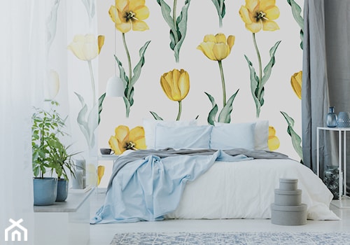 Sypialnia w stylu klasycznym, udekorowana fototapetą z żółtymi kwiatami - zdjęcie od myloview.pl
