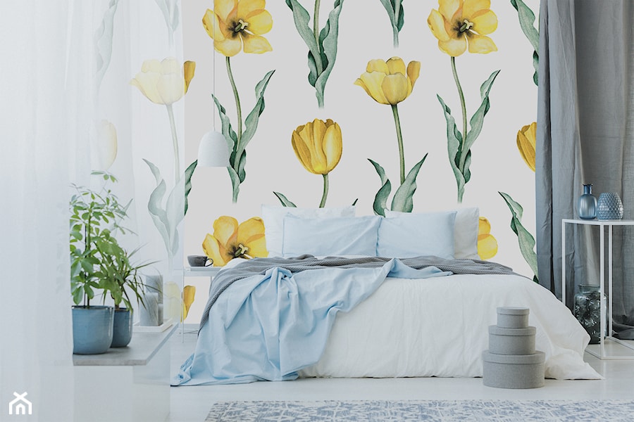 Sypialnia w stylu klasycznym, udekorowana fototapetą z żółtymi kwiatami - zdjęcie od myloview.pl