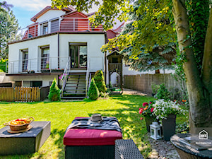 Dom z ogrodem - stylizacja do zdjęć - Ogród - zdjęcie od Home Staging Team