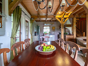 Duży stół w jadalnii - zdjęcie od Home Staging Team