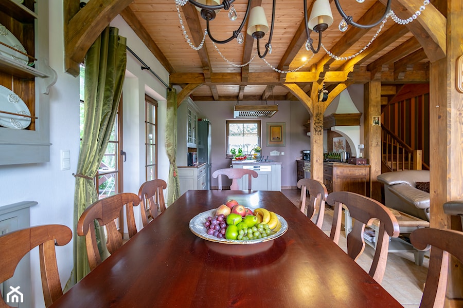 Duży stół w jadalnii - zdjęcie od Home Staging Team