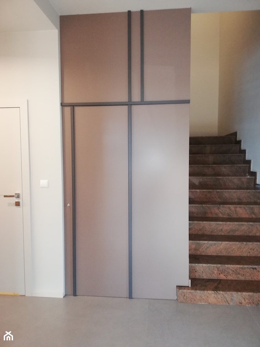 Lakierowana ściana- ukryte drzwi - zdjęcie od Kuchenny Wzor