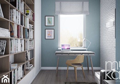 Z nutą klasyki - Małe białe niebieskie biuro, styl nowoczesny - zdjęcie od M!kaDesign