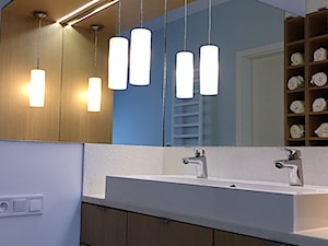 Dom w Mysiadle - Średnia bez okna z dwoma umywalkami łazienka - zdjęcie od Projektownia MJS