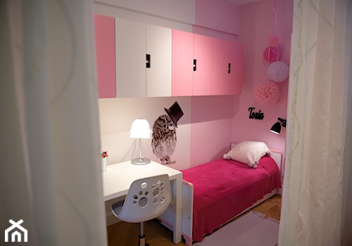 Mieszkanie na Szczęśliwicach - Mały różowy pokój dziecka dla dziecka dla nastolatka dla dziewczynki - zdjęcie od Projektownia MJS