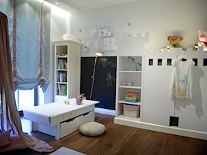Współczesna księżniczka - Średni biały pokój dziecka dla dziecka dla nastolatka dla chłopca dla dziewczynki - zdjęcie od Projektownia MJS