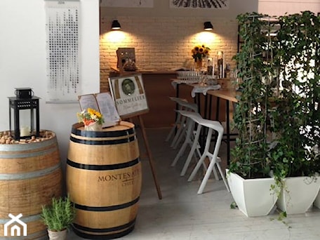 Aranżacje wnętrz - Wnętrza publiczne: Wine bar - Wnętrza publiczne - Projektownia MJS. Przeglądaj, dodawaj i zapisuj najlepsze zdjęcia, pomysły i inspiracje designerskie. W bazie mamy już prawie milion fotografii!